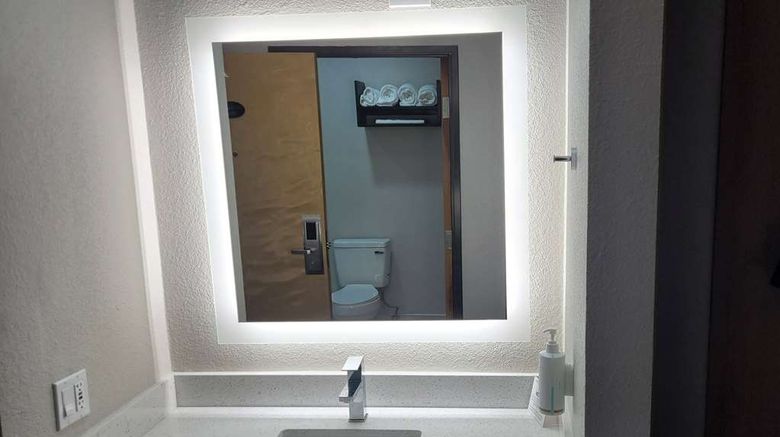 <b>Days Inn Childress Room</b>. Images powered by <a href="https://iceportal.shijigroup.com/" title="IcePortal" target="_blank">IcePortal</a>.
