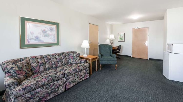 Super 8 Hagerstown/Halfway Area Suite