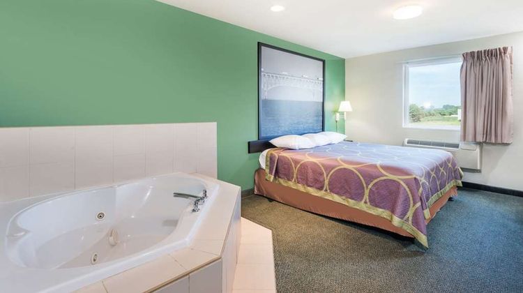 Super 8 Hagerstown/Halfway Area Suite