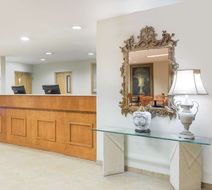 Super 8 Hagerstown/Halfway Area Lobby