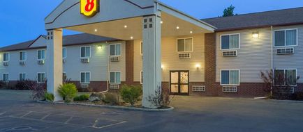 Super 8 Blackfoot Exterior