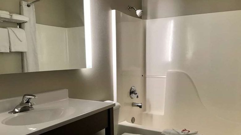 <b>Super 8 Blackfoot Room</b>. Images powered by <a href="https://iceportal.shijigroup.com/" title="IcePortal" target="_blank">IcePortal</a>.