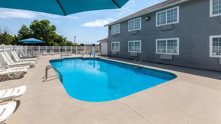Days Inn Mountain Home Pool