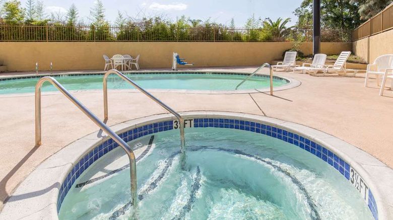 <b>Ramada Ontario Pool</b>. Images powered by <a href="https://iceportal.shijigroup.com/" title="IcePortal" target="_blank">IcePortal</a>.