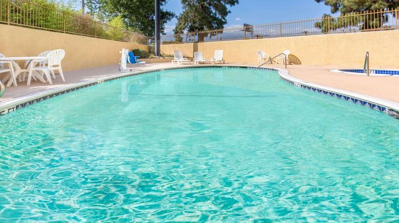 <b>Ramada Ontario Pool</b>. Images powered by <a href="https://iceportal.shijigroup.com/" title="IcePortal" target="_blank">IcePortal</a>.