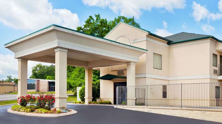 <b>Super 8 Ft. Oglethorpe GA/Chatt TN Area Exterior</b>. Images powered by <a href="https://iceportal.shijigroup.com/" title="IcePortal" target="_blank">IcePortal</a>.