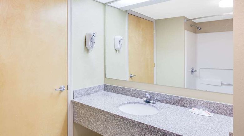 <b>Super 8 Crossville Room</b>. Images powered by <a href="https://iceportal.shijigroup.com/" title="IcePortal" target="_blank">IcePortal</a>.