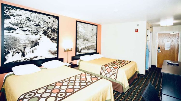 Super 8 Crossville Room