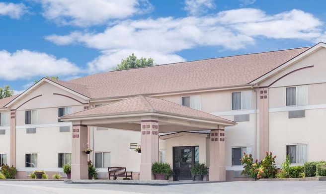 Super 8 Central City Exterior