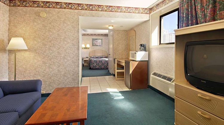Super 8 Atlantic City Suite