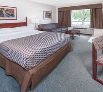 Super 8 High River AB Room