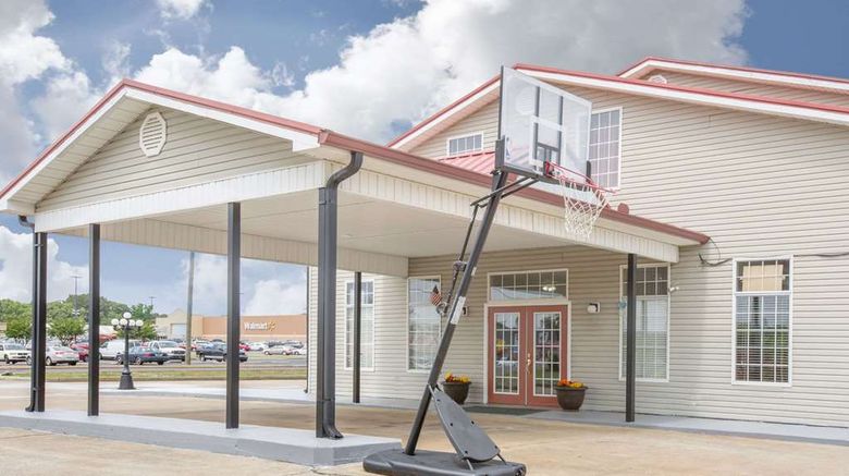 <b>Super 8 Talladega Exterior</b>. Images powered by <a href="https://iceportal.shijigroup.com/" title="IcePortal" target="_blank">IcePortal</a>.