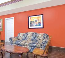 Super 8 Talladega Lobby