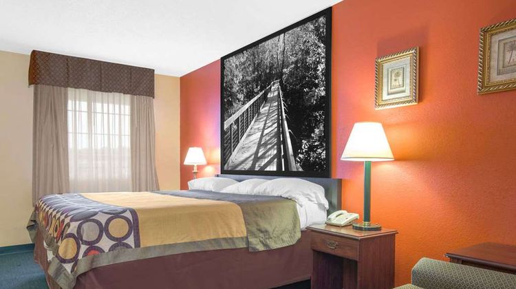 Super 8 Talladega Room