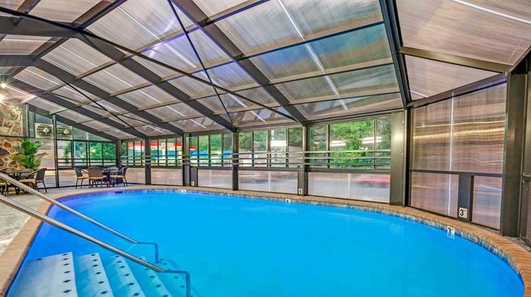 Baymont Inn & Suites on the River Pool