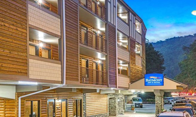 Baymont Inn & Suites on the River Exterior