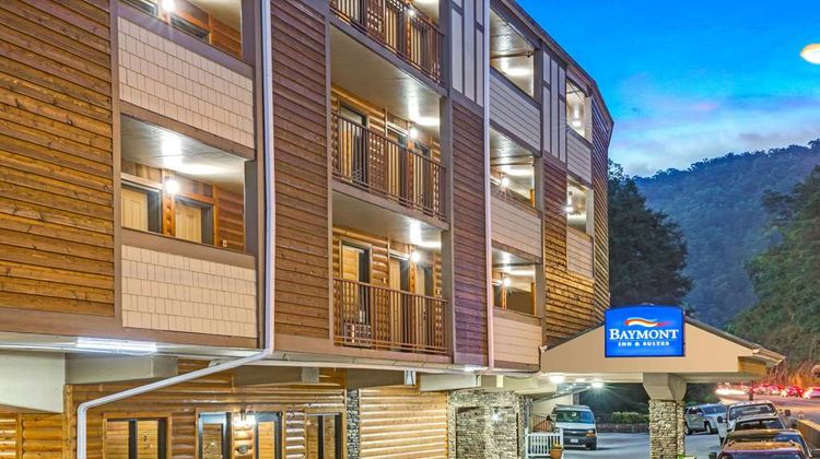 Baymont Inn & Suites on the River Exterior