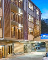 Baymont Inn & Suites on the River