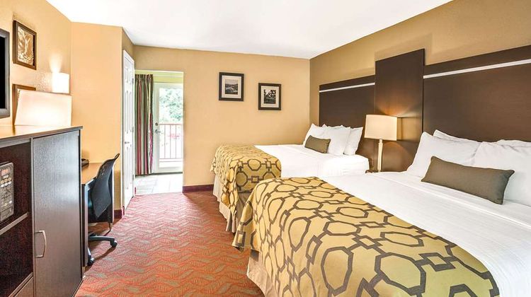 Baymont Inn & Suites on the River Room