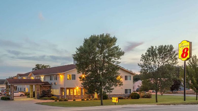 <b>Super 8 Cresco Exterior</b>. Images powered by <a href="https://iceportal.shijigroup.com/" title="IcePortal" target="_blank">IcePortal</a>.