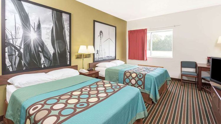 Super 8 Cresco Room