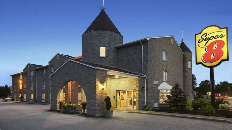 Super 8 North Bay Exterior