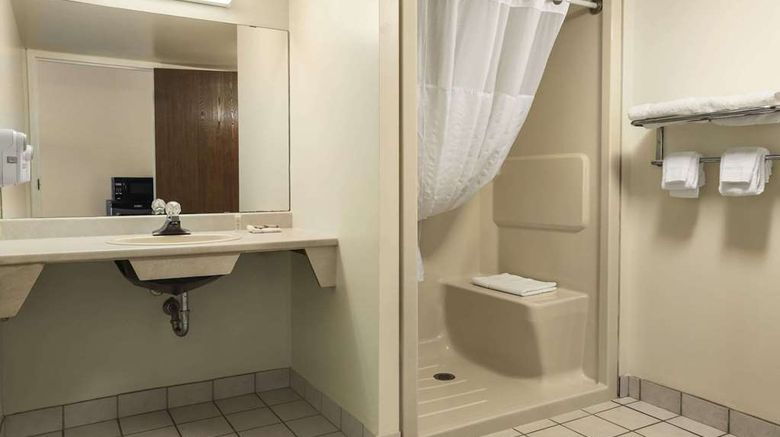 <b>Super 8 North Bay Room</b>. Images powered by <a href="https://iceportal.shijigroup.com/" title="IcePortal" target="_blank">IcePortal</a>.