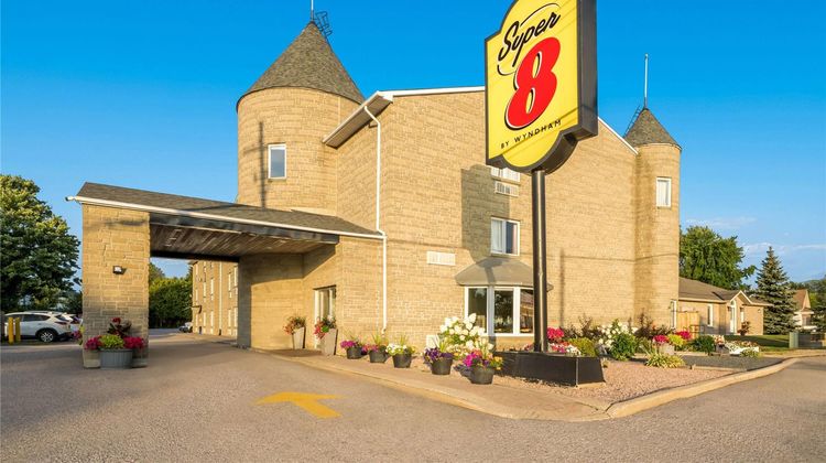 Super 8 North Bay Exterior