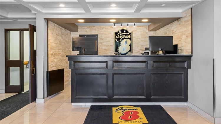Super 8 North Bay Lobby