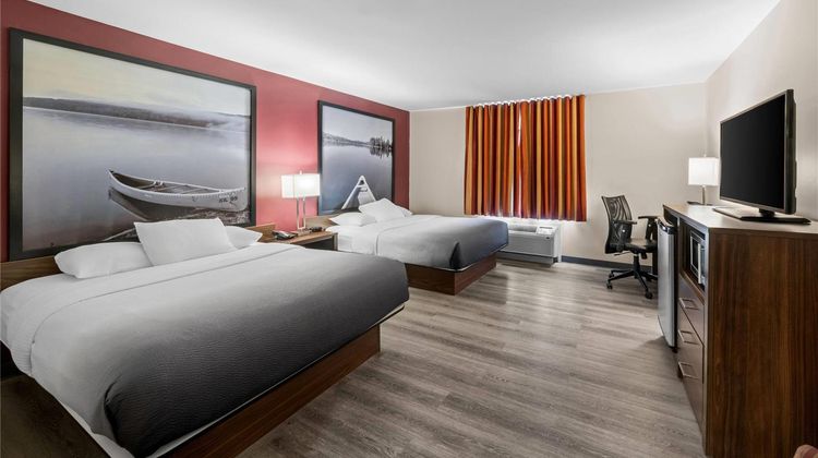 Super 8 North Bay Room