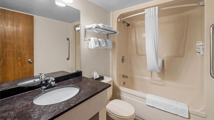 Super 8 North Bay Room