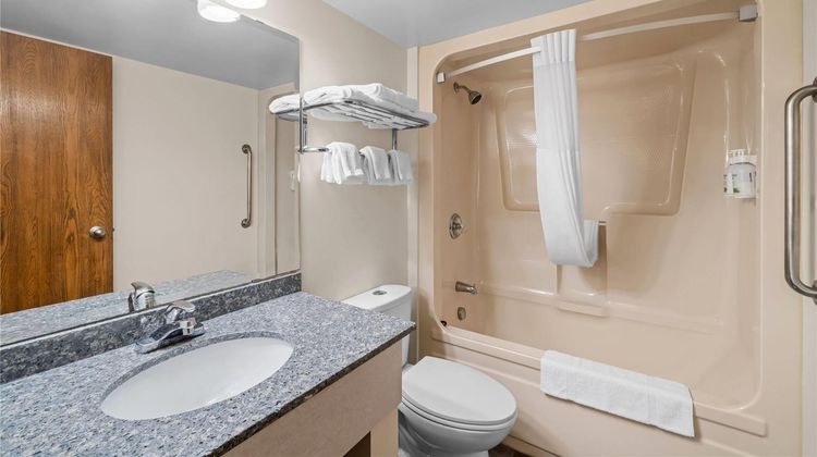 Super 8 North Bay Suite