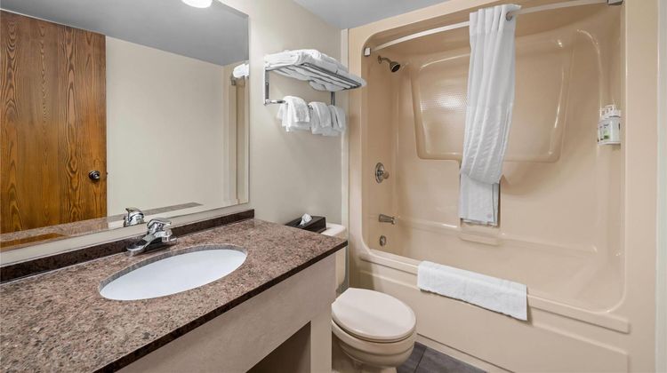 Super 8 North Bay Suite