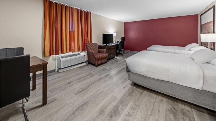 Super 8 North Bay Suite