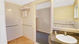 Super 8 Milford/New Haven Room