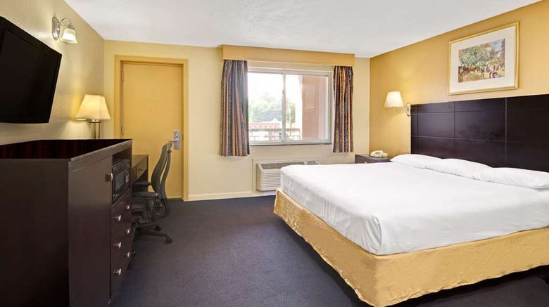 <b>Super 8 Milford/New Haven Room</b>. Images powered by <a href="https://iceportal.shijigroup.com/" title="IcePortal" target="_blank">IcePortal</a>.