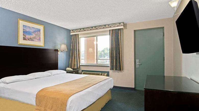 <b>Super 8 Milford/New Haven Room</b>. Images powered by <a href="https://iceportal.shijigroup.com/" title="IcePortal" target="_blank">IcePortal</a>.