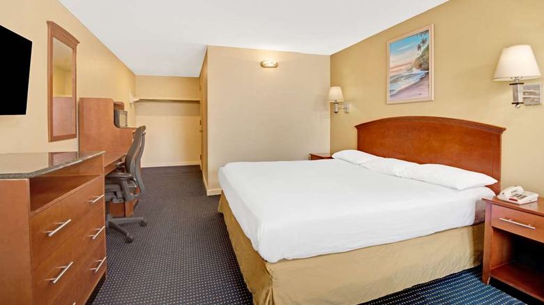<b>Super 8 Milford/New Haven Room</b>. Images powered by <a href="https://iceportal.shijigroup.com/" title="IcePortal" target="_blank">IcePortal</a>.