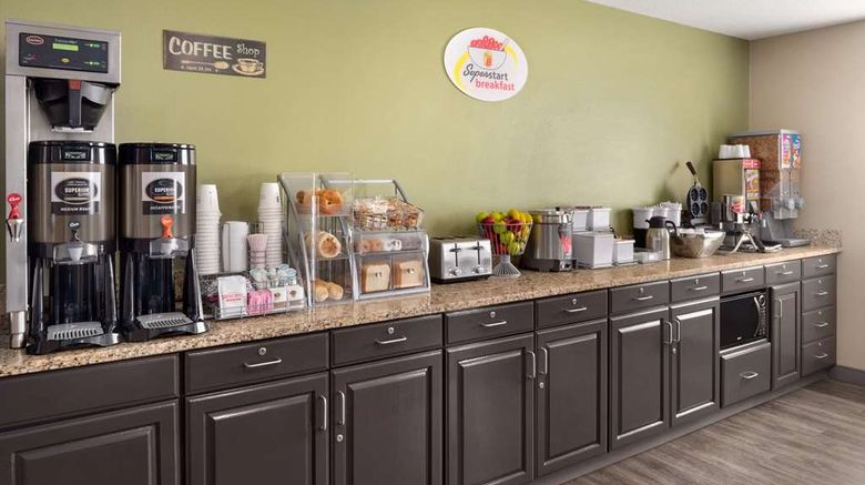 <b>Super 8 Sioux Falls Restaurant</b>. Images powered by <a href="https://iceportal.shijigroup.com/" title="IcePortal" target="_blank">IcePortal</a>.