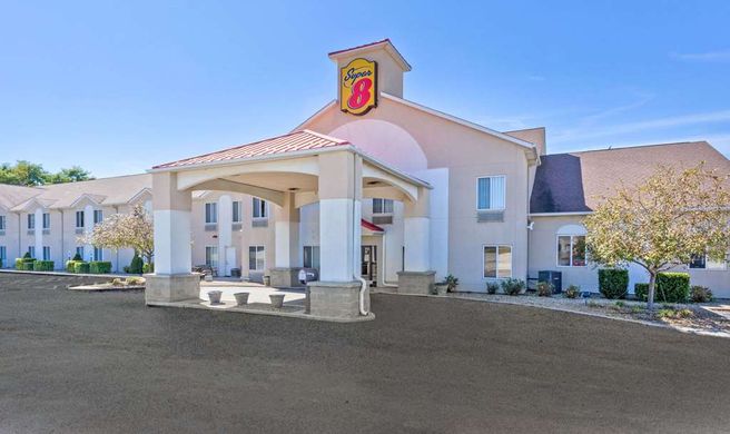 Super 8 Cloverdale Exterior