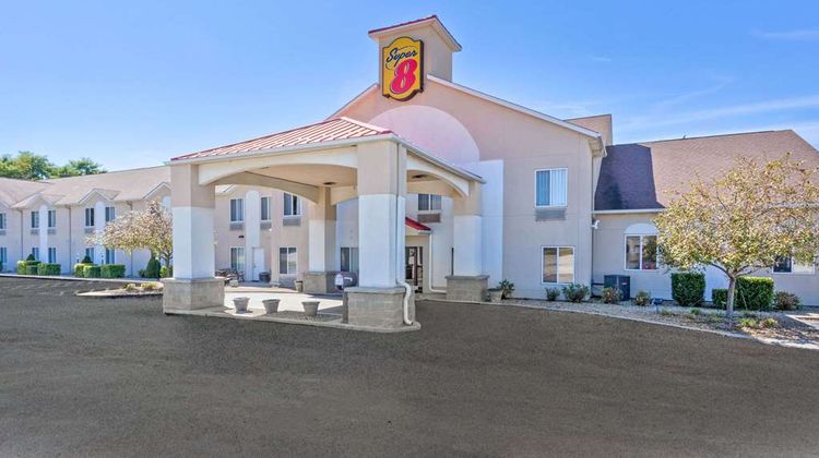 Super 8 Cloverdale Exterior