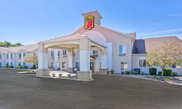 Super 8 Cloverdale