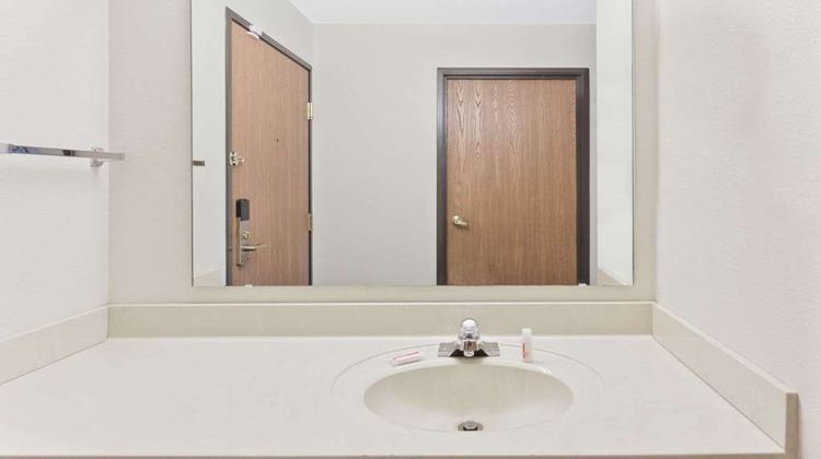 Super 8 Cloverdale Room