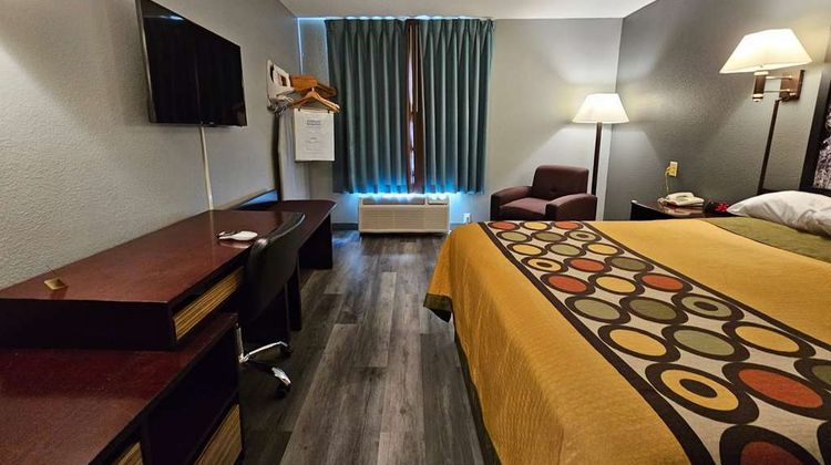 Super 8 Cloverdale Room