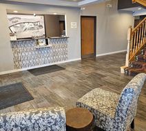 Super 8 Cloverdale Lobby
