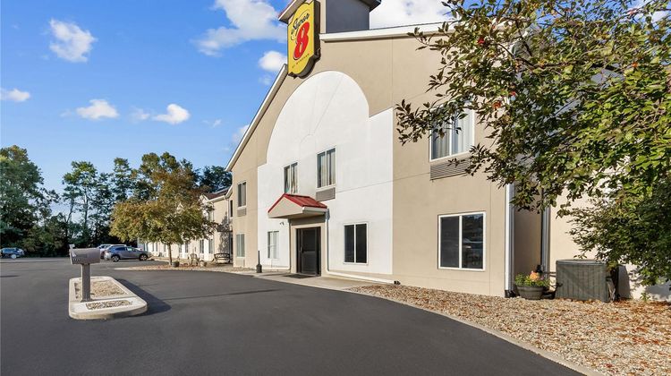 Super 8 Cloverdale Exterior
