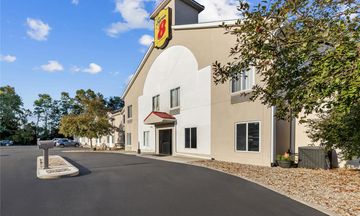 Super 8 Cloverdale