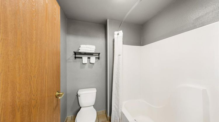 Super 8 Cloverdale Room