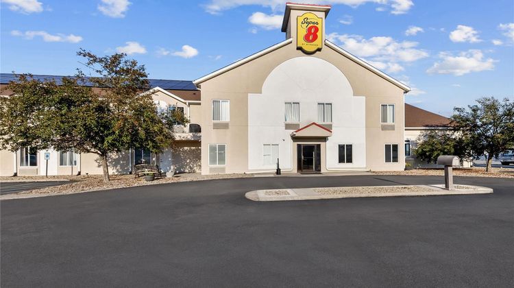 Super 8 Cloverdale Exterior