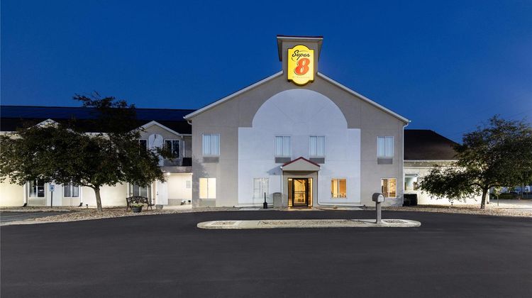 Super 8 Cloverdale Exterior